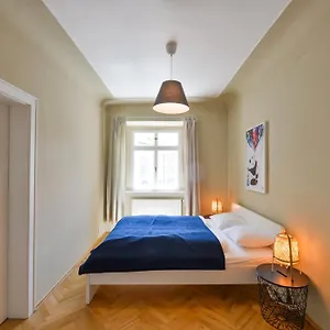Daire Celetna 27, Prag